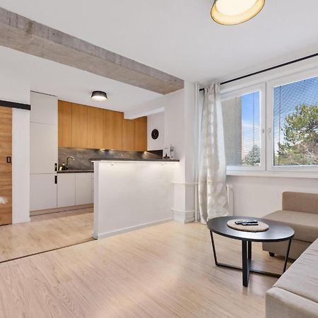 Barbyb Apartment - With Free Parking Братислава Екстериор снимка