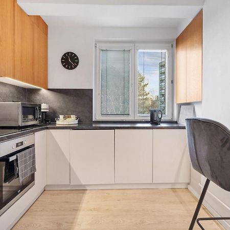 Barbyb Apartment - With Free Parking Братислава Екстериор снимка
