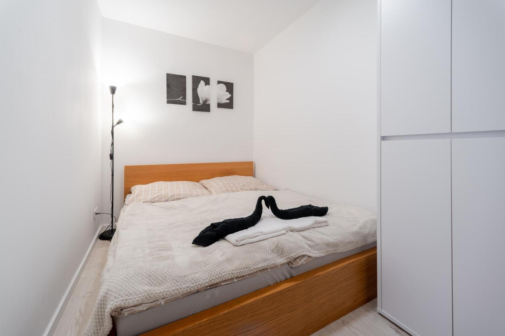 Barbyb Apartment - With Free Parking Братислава Екстериор снимка