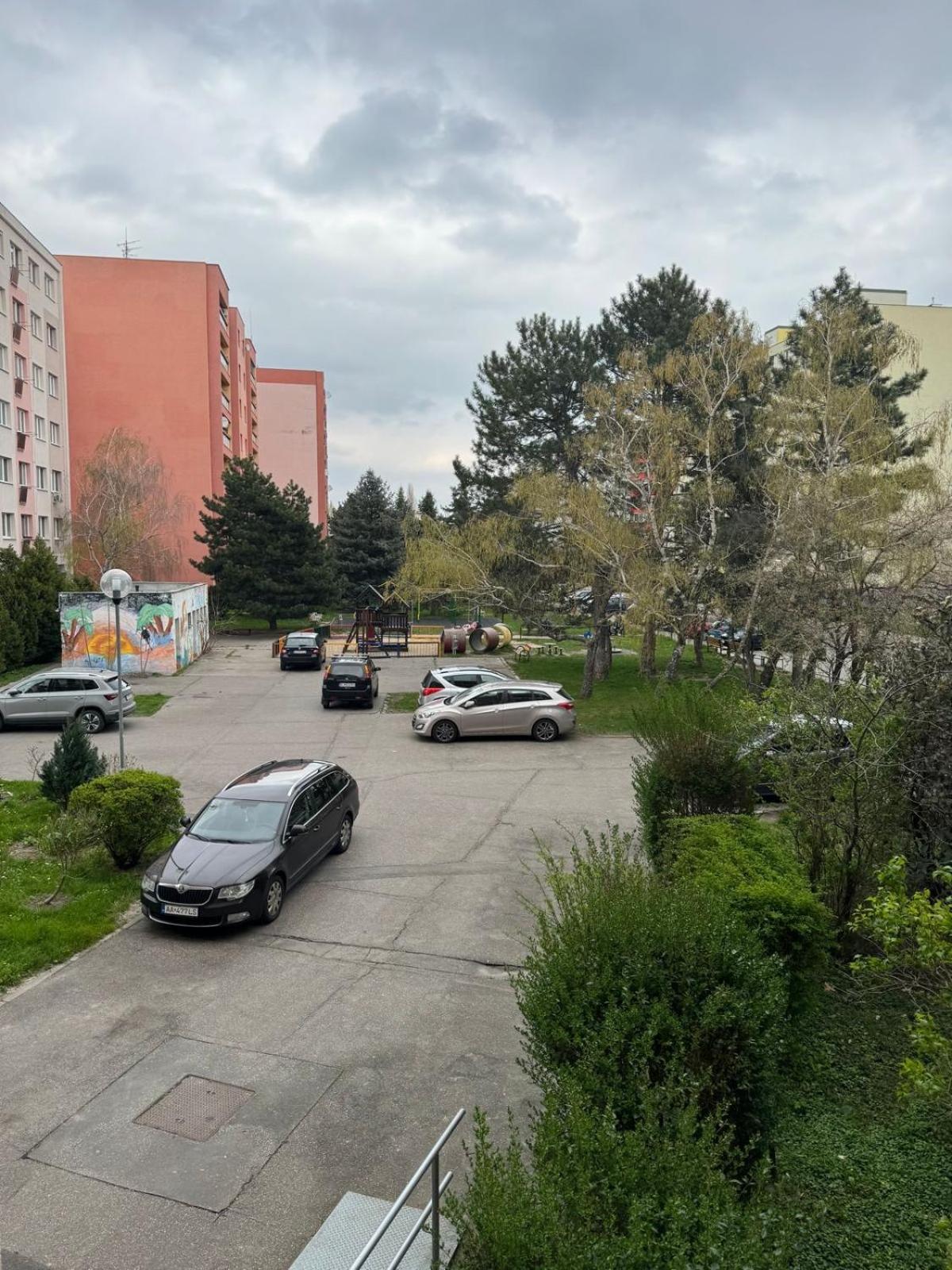 Barbyb Apartment - With Free Parking Братислава Екстериор снимка