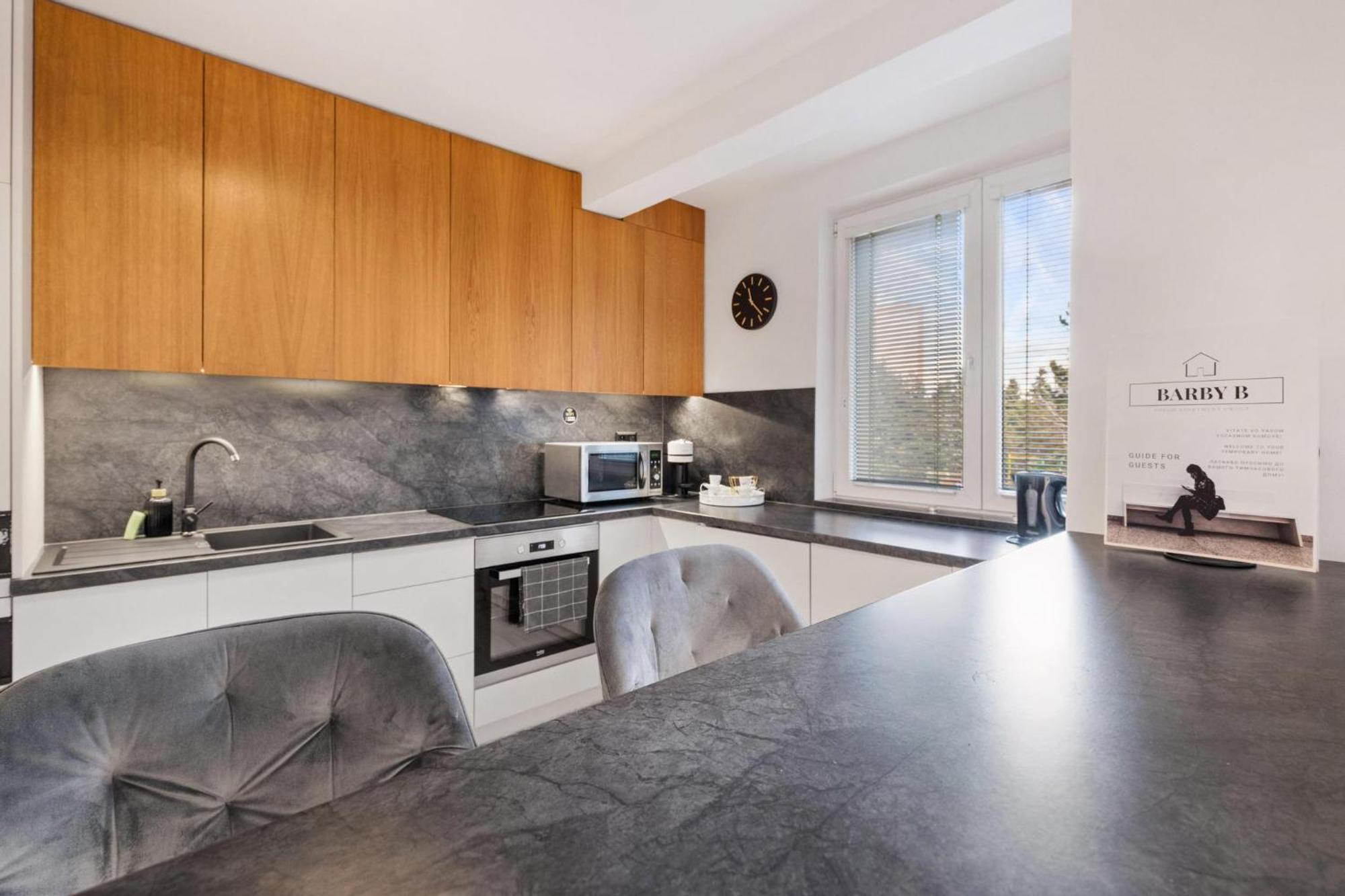 Barbyb Apartment - With Free Parking Братислава Екстериор снимка