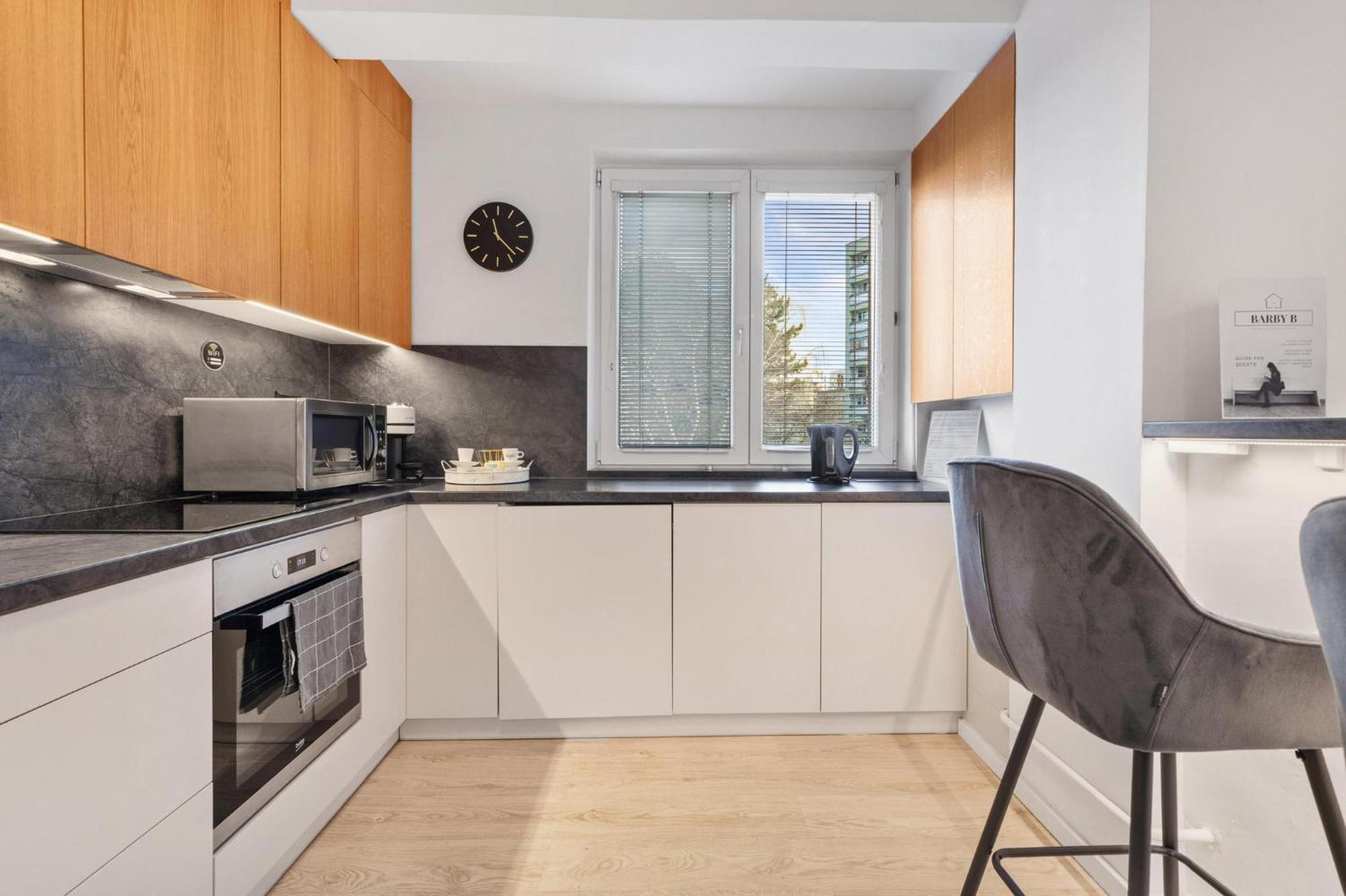 Barbyb Apartment - With Free Parking Братислава Екстериор снимка
