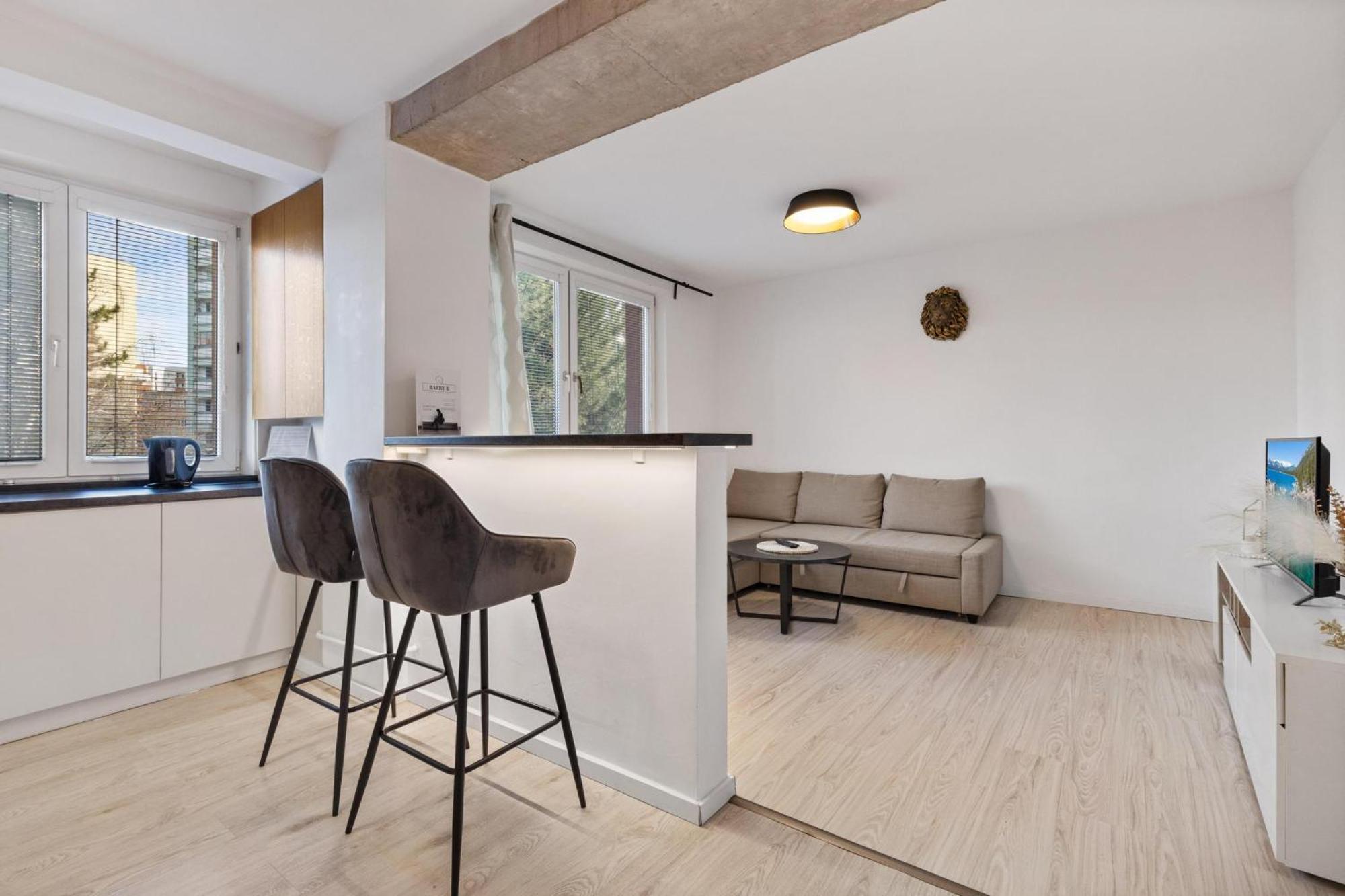 Barbyb Apartment - With Free Parking Братислава Екстериор снимка
